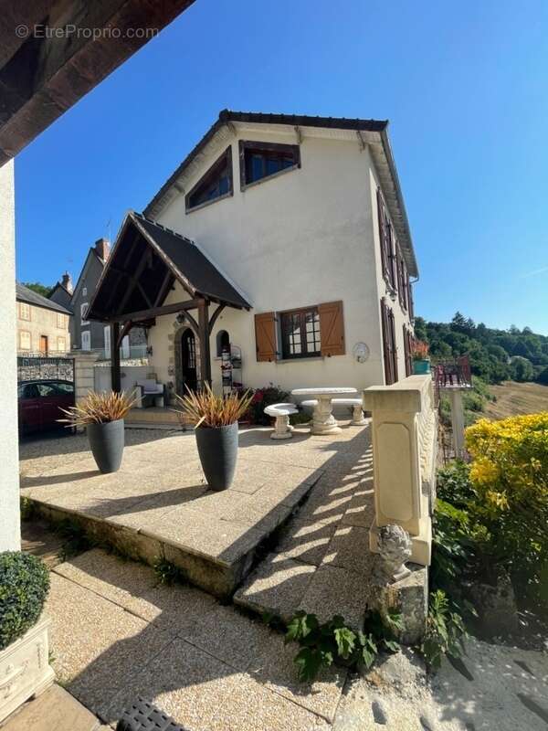 Maison à LA CELLE-DUNOISE