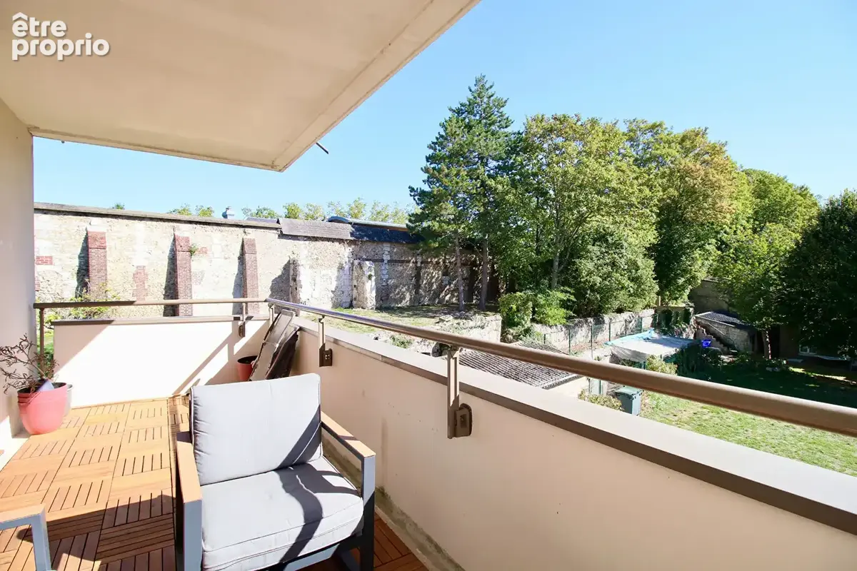 Appartement récent 78m2 avec vue, stationnement et balcon ! - photo 11
