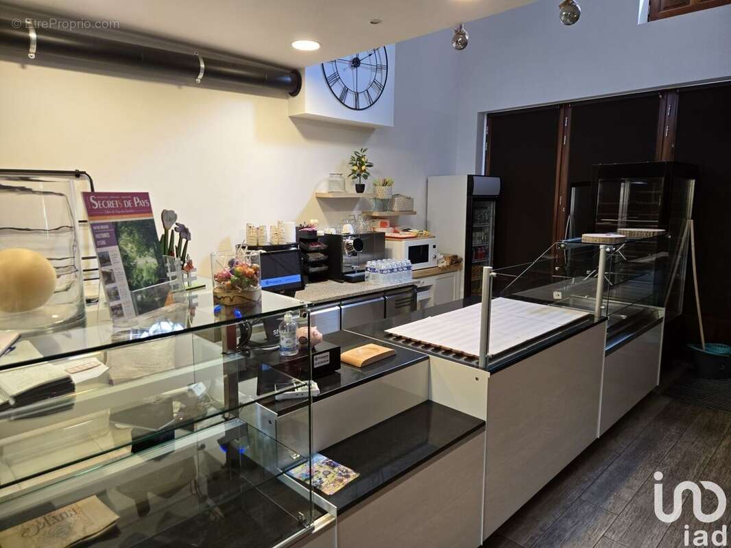 Photo 3 - Commerce à COUZE-ET-SAINT-FRONT