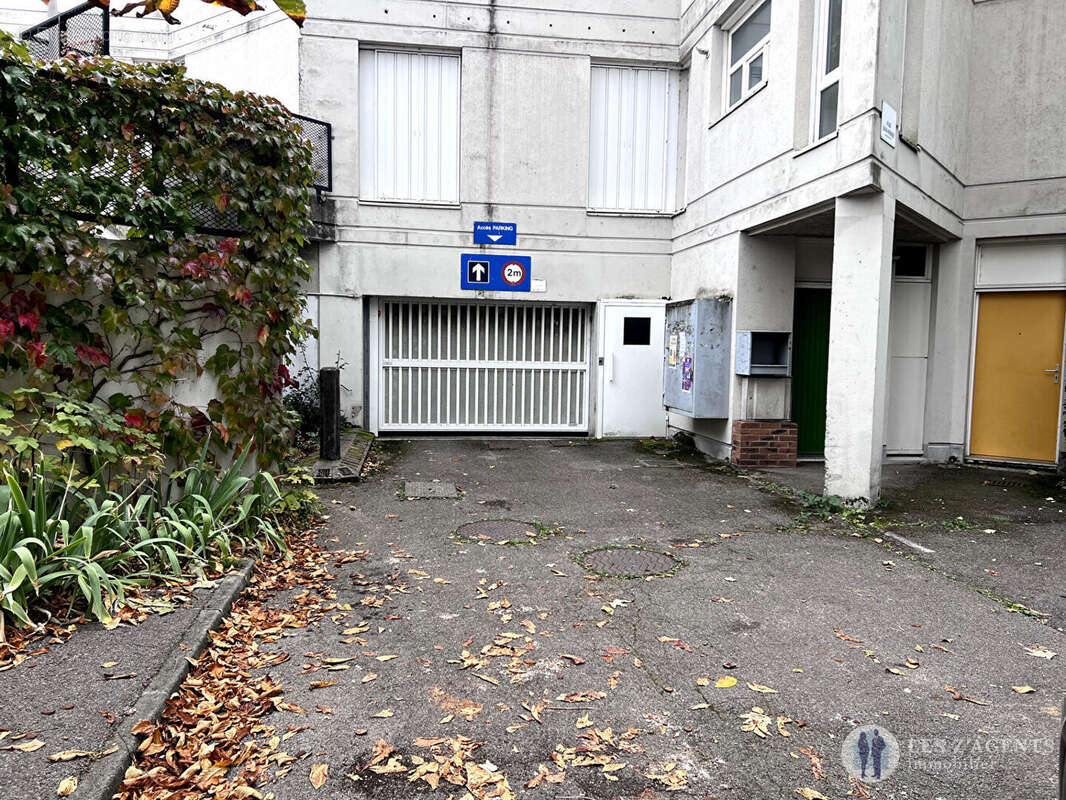 Parking à SAINT-MARTIN-D&#039;HERES