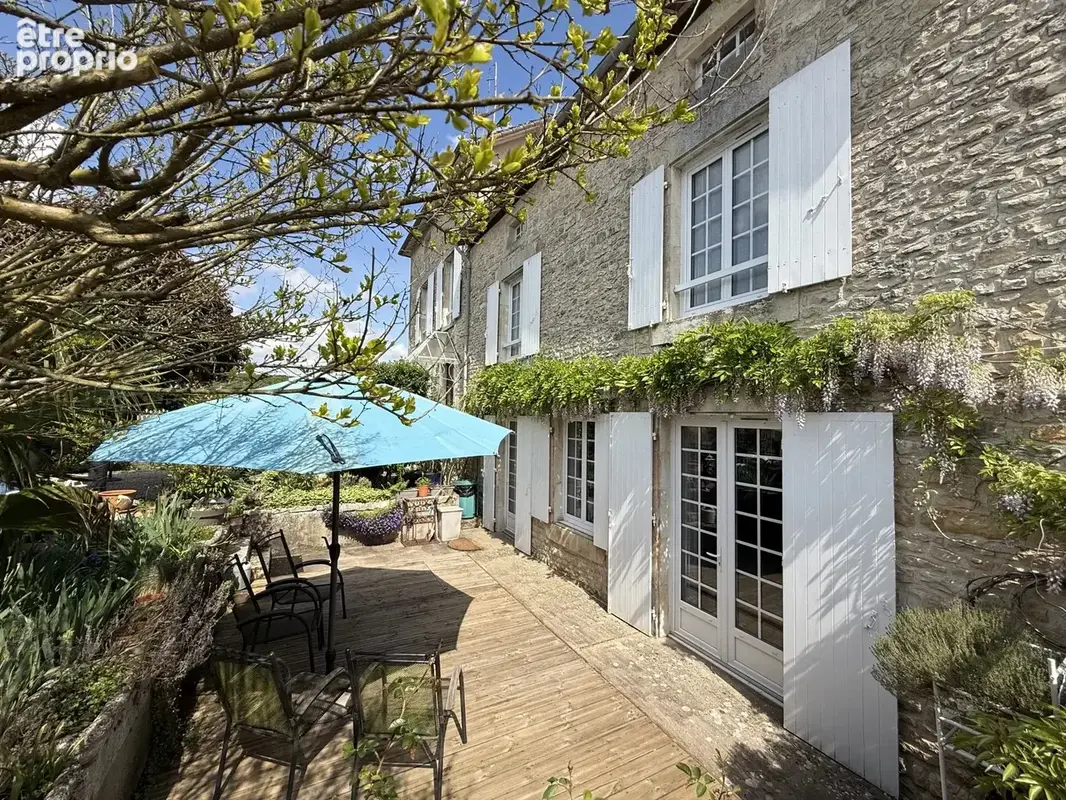 Belle maison de village rénovée avec 5 chambres, dépendances et jardin, située entre Ruffec et Civray - photo 13