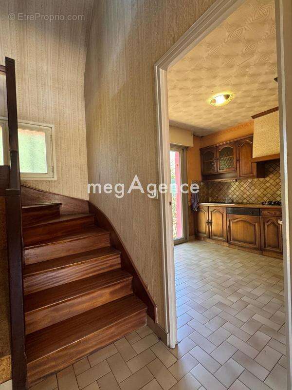 Lanester – Maison 3 chambres avec garage, jardin clos et beau potentiel - photo 10