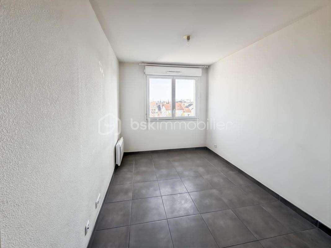 F3 lumineux avec terrasse et place de parking – Le Blanc-Mesnil DPE B - photo 9