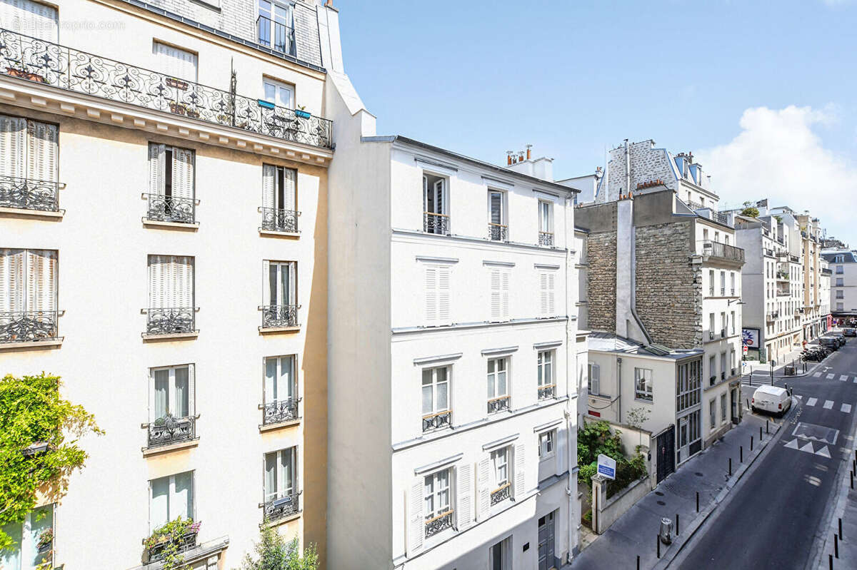 Appartement à PARIS-17E
