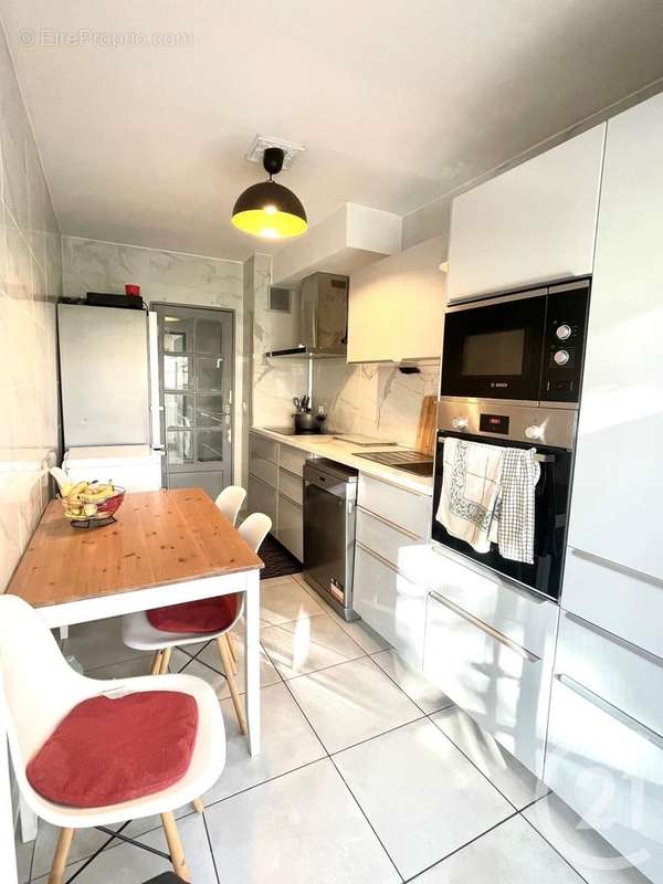 Appartement à MARSEILLE-4E