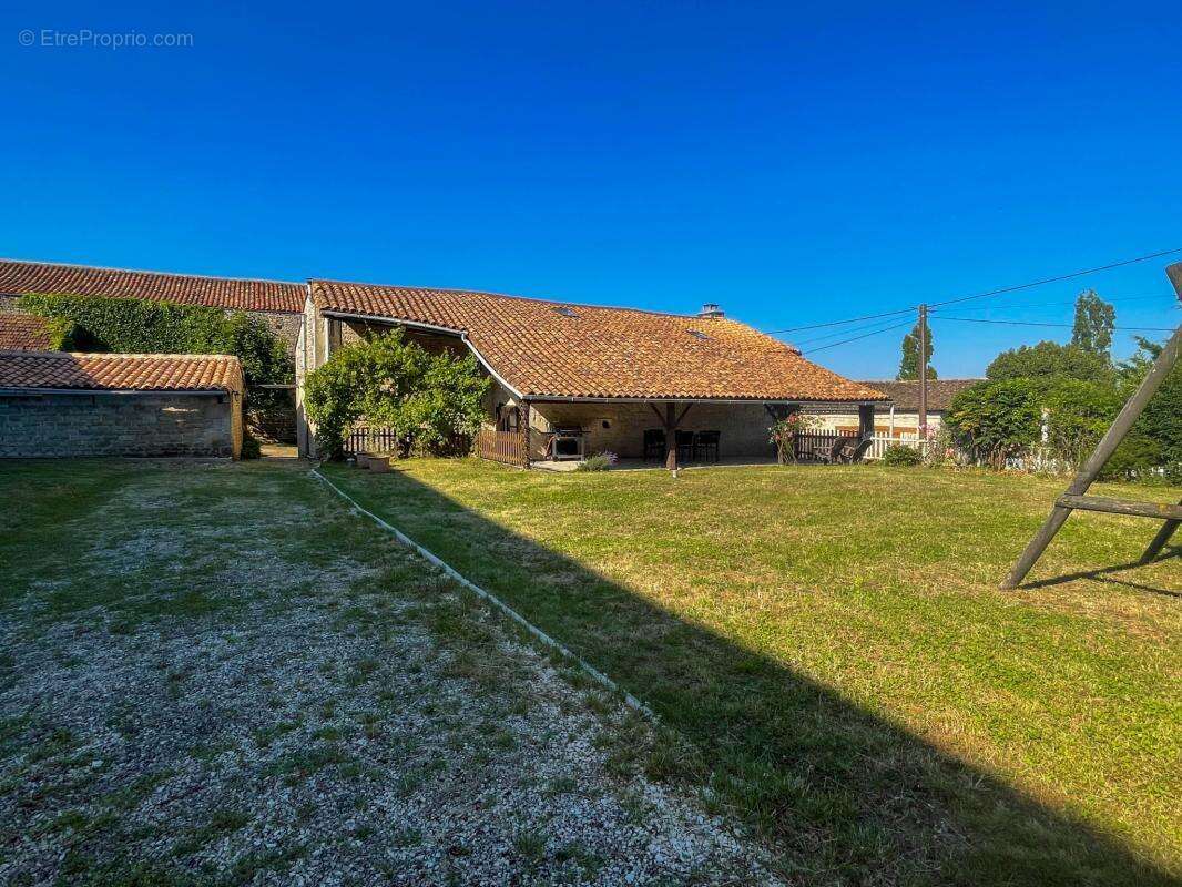 Maison à CHEF-BOUTONNE