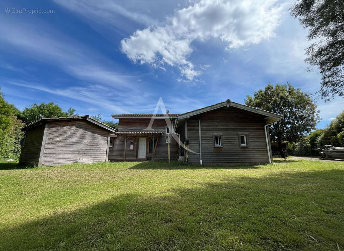 Grande maison familiale de 185m² avec studio indépendant sur plus de 2300m² de terrain ! - photo 13