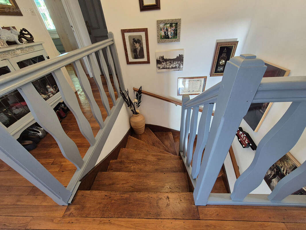 CORRÈZE. TREIGNAC. Belle maison de 3 chambres avec garage et jardins de 1 079 m² - photo 4