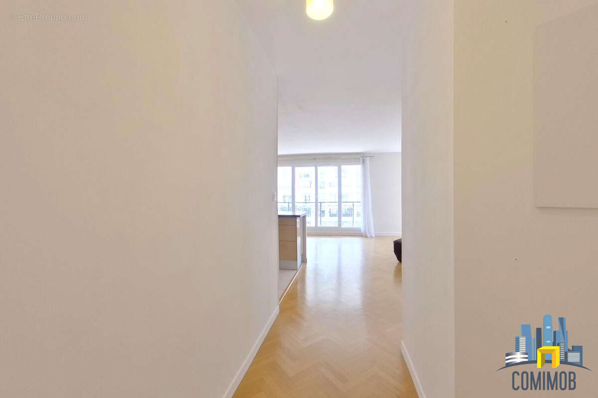 Appartement à COURBEVOIE