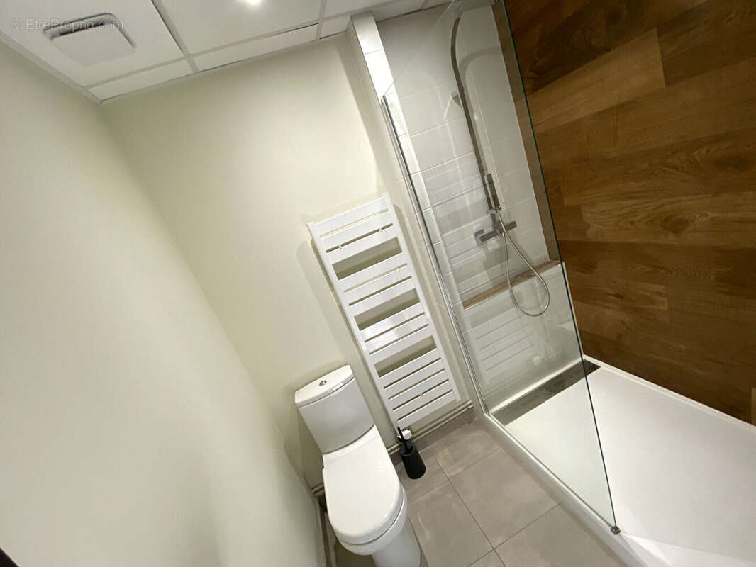 A VENDRE : Très beau Batiment d'activité 855 m2 (RDC 635 + étages 220) situé au NORD de NANTES - photo 16