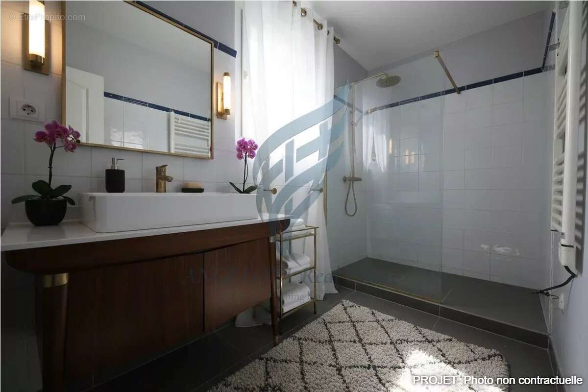 Appartement à COGOLIN