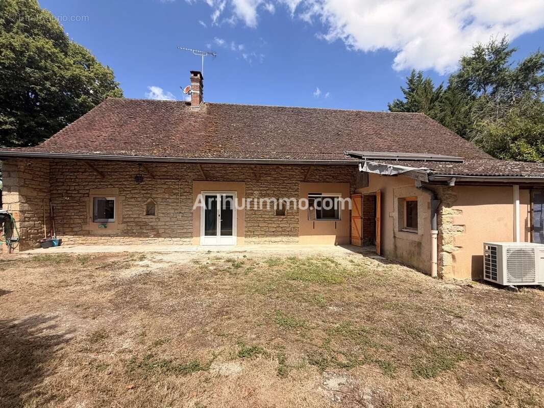 Maison à SAVIGNY-EN-REVERMONT