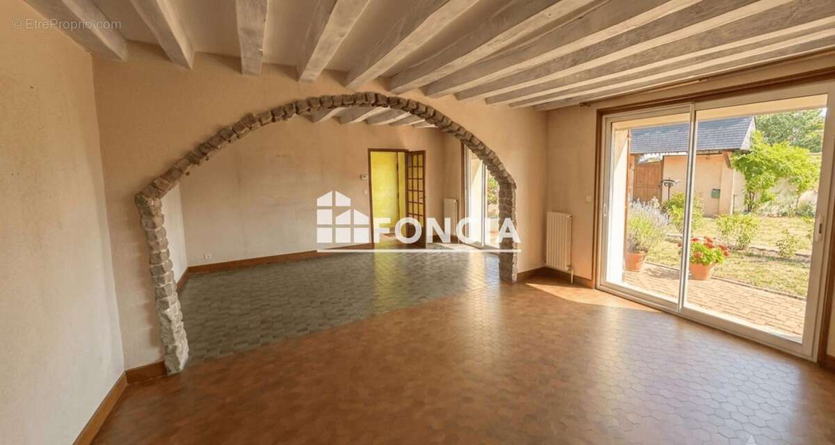 À vendre – Maison familiale avec dépendances et grand terrain à l'entrée du Mans – Changé - photo 2