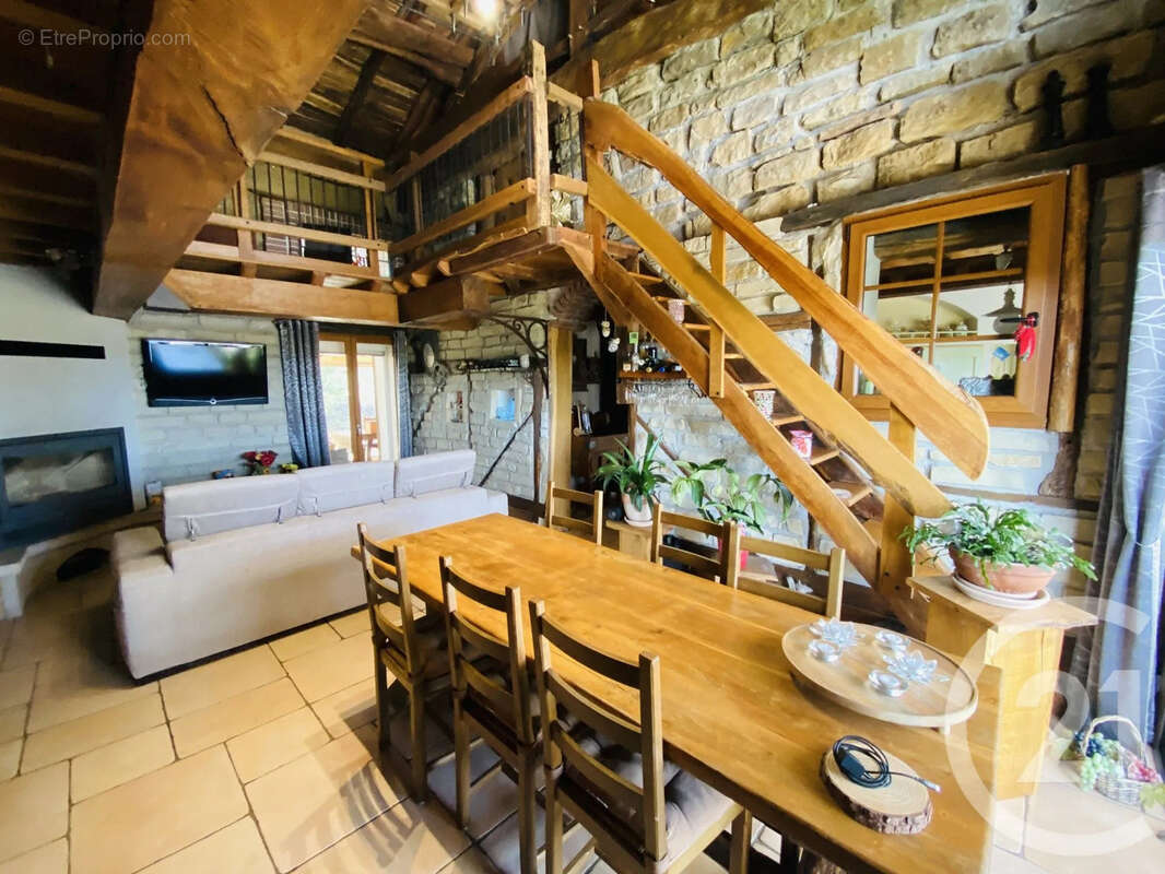 Maison à DOMMARTIN-LES-CUISEAUX