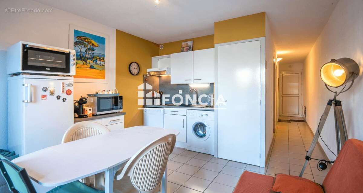 Appartement à SALLES-CURAN