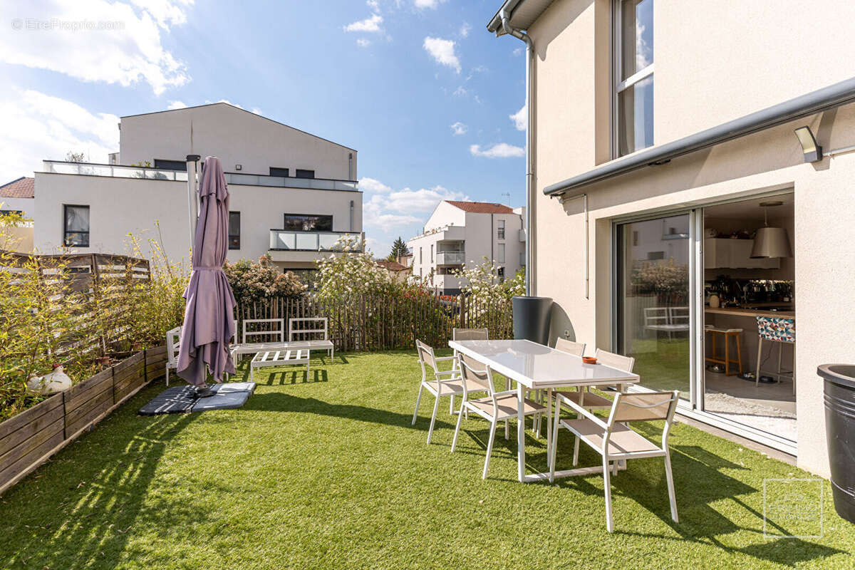 Appartement à NEUVILLE-SUR-SAONE