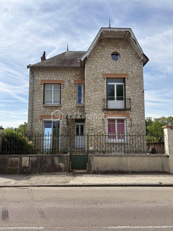 Maison à BRIENON-SUR-ARMANCON