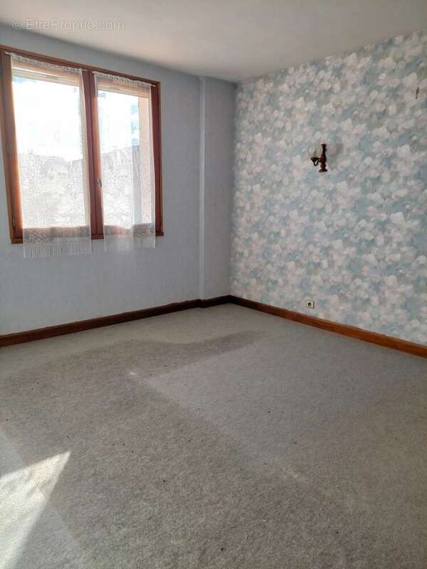 Maison à MONTBRUN-BOCAGE