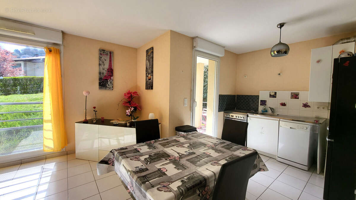 Appartement, résidence récente à Lons le Saunier, 2 CH, terrasse, stationnements, - photo 2