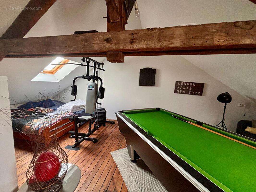 Maison de ville de 146 m² avec piscine, dépendance et stationnement à proximité - photo 12