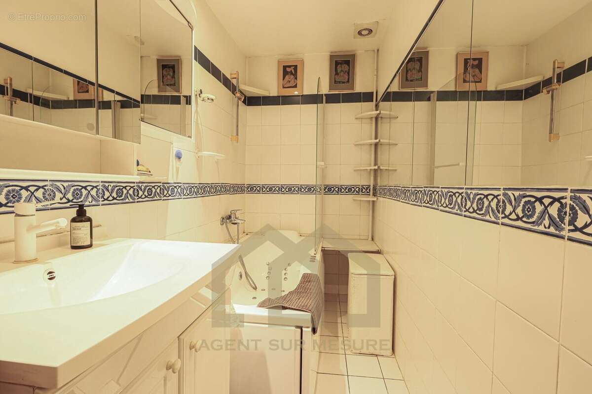 Appartement à PARIS-1E