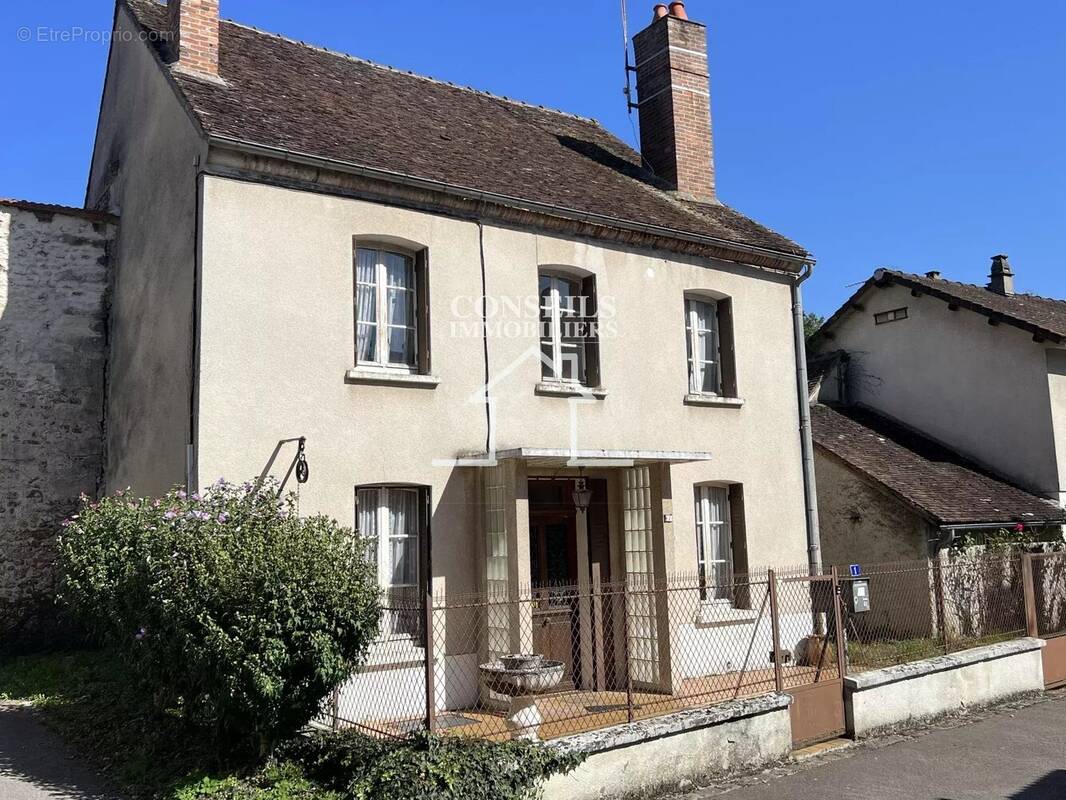 Maison à SAINT-JULIEN-DU-SAULT