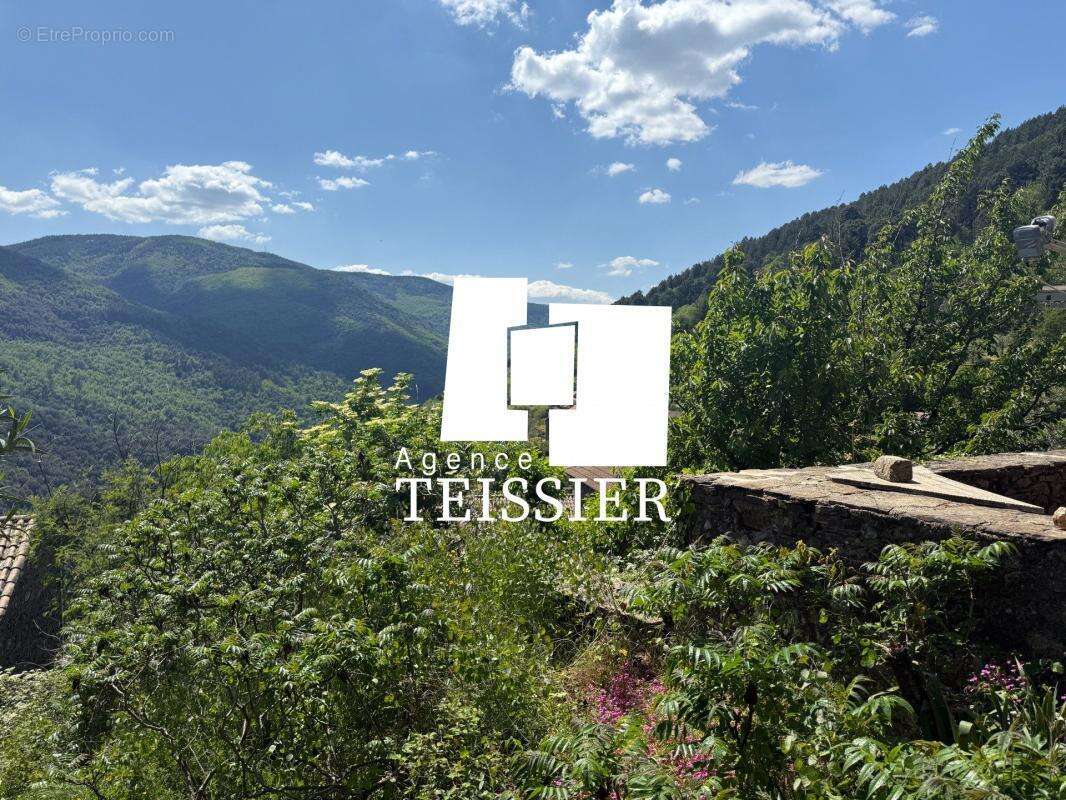 Maison à SAINT-MELANY