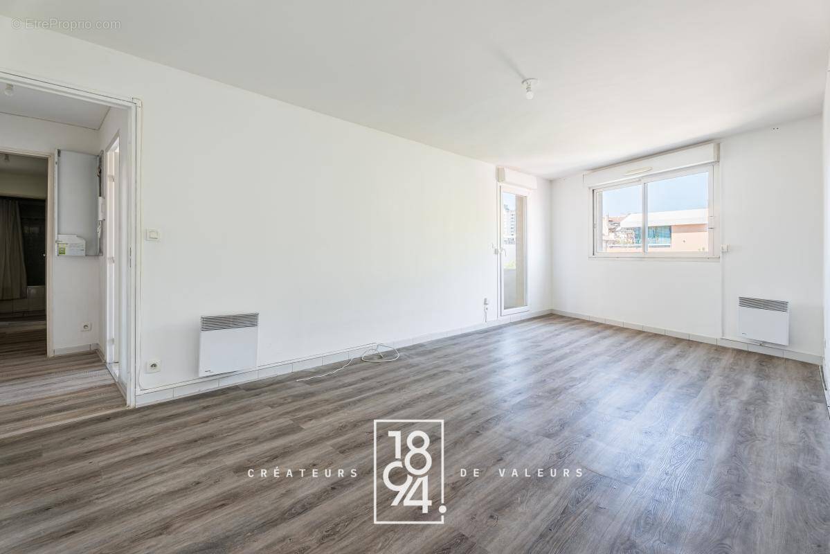 Appartement à MARSEILLE-5E