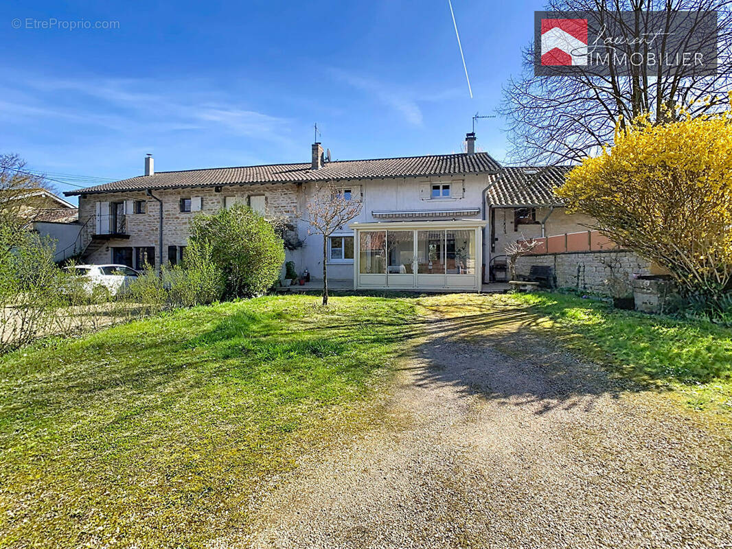 Maison à PONT-DE-VAUX