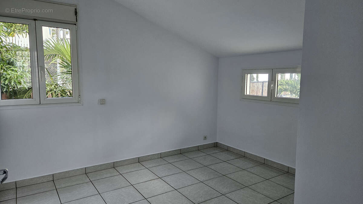 NOUVEAU PRIX! Grande villa avec piscine, Piton St Leu. - photo 10