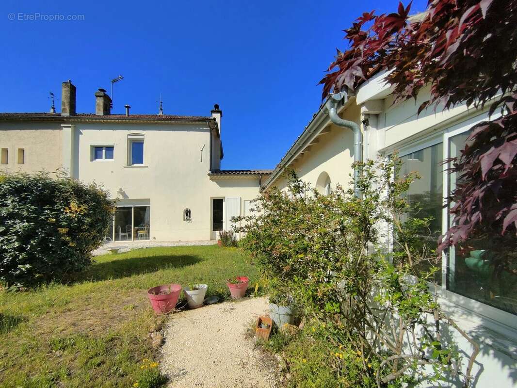SAINT SELVE, maison de village de 156 m² - photo 2