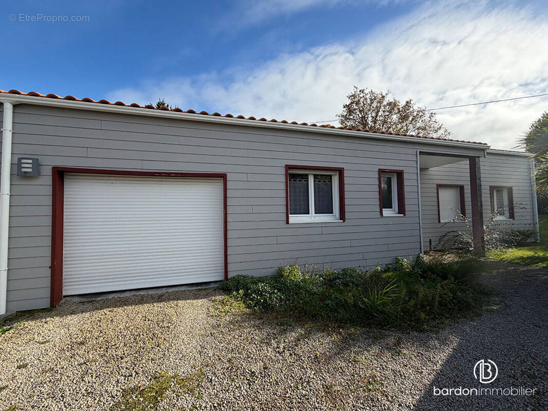 Maison à SAINT-ETIENNE-DE-MER-MORTE