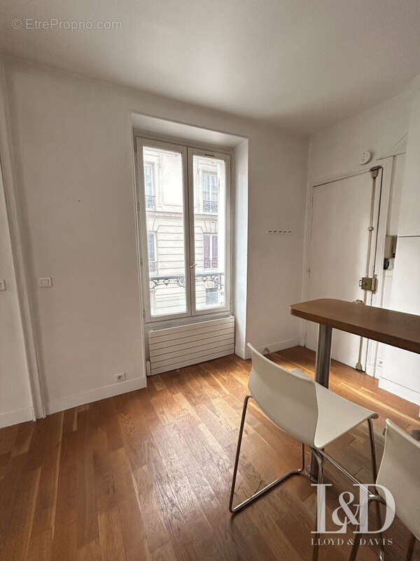 Appartement à PARIS-16E