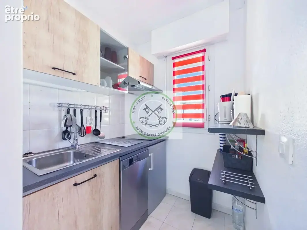 Appartement  meublé 2 pièces rénové avec vue mer et port - photo 3