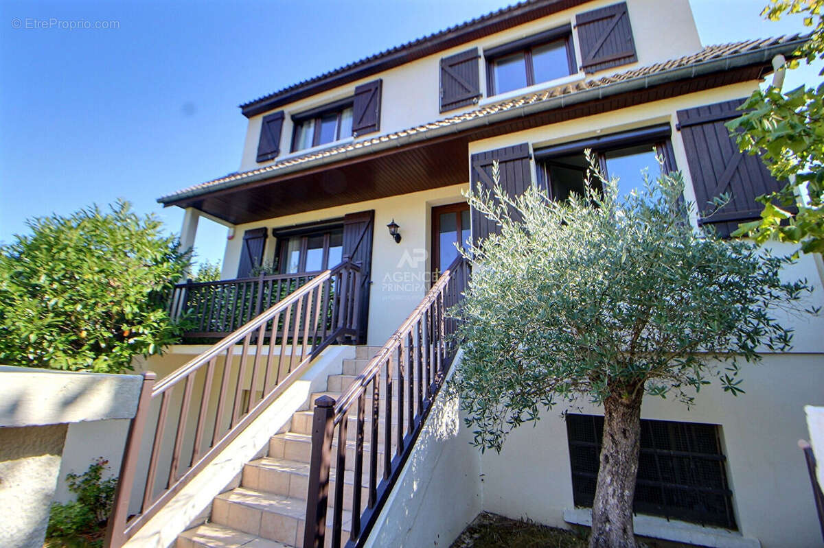 Maison à VERNEUIL-SUR-SEINE