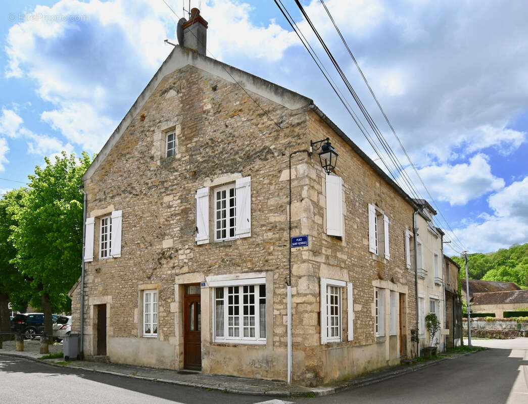 Maison à L'ISLE-SUR-SEREIN