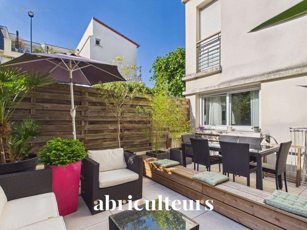Appartement à LA GARENNE-COLOMBES
