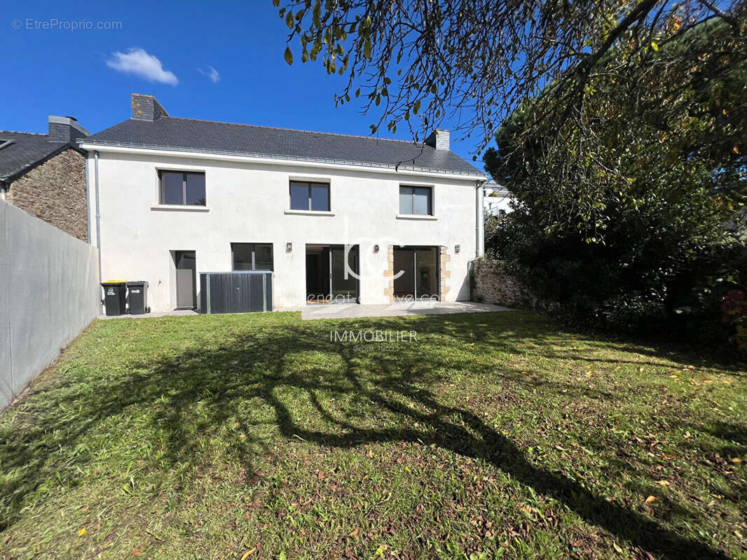 Vannes Ouest - Maison de ville rénovée - 5 pièces - 123 m² - photo 10