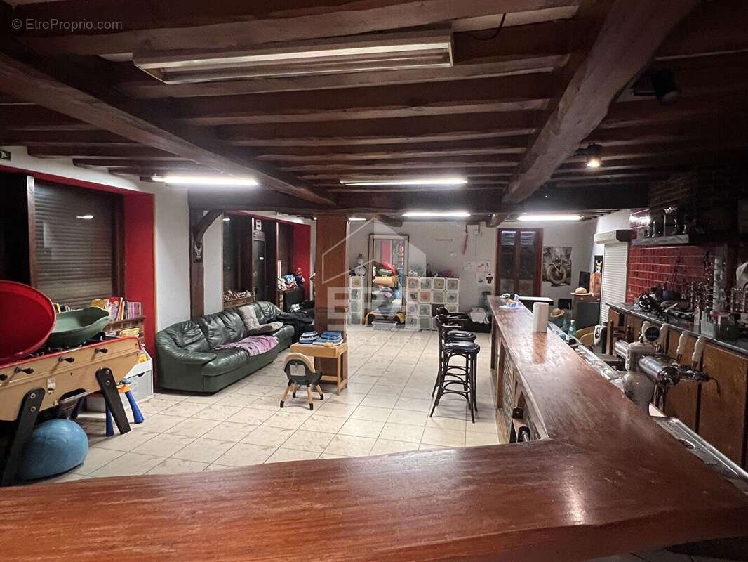 Autre à MANTES-LA-VILLE