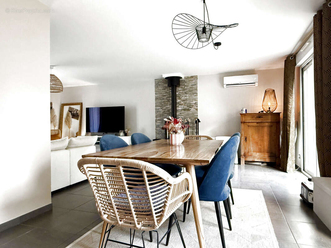 Maison à MORAINVILLIERS