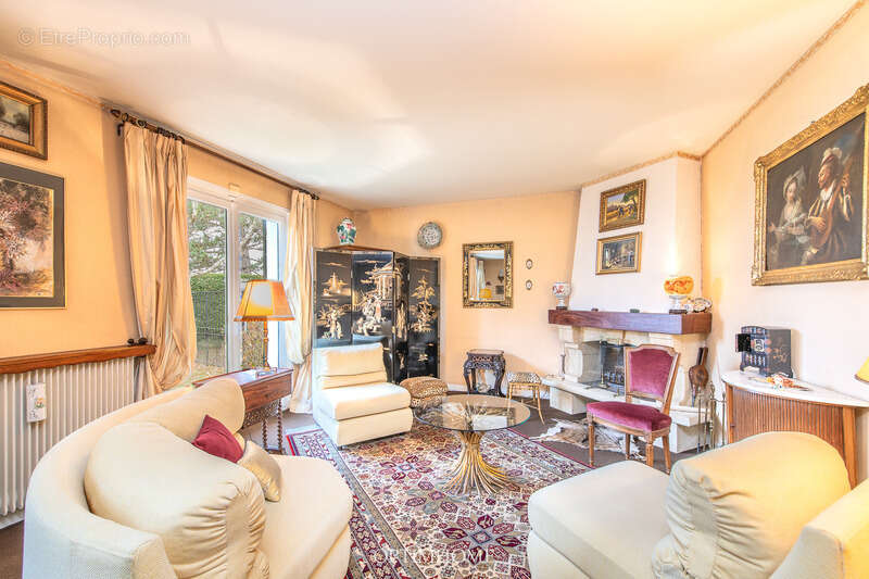 Maison à SAINT-NOM-LA-BRETECHE