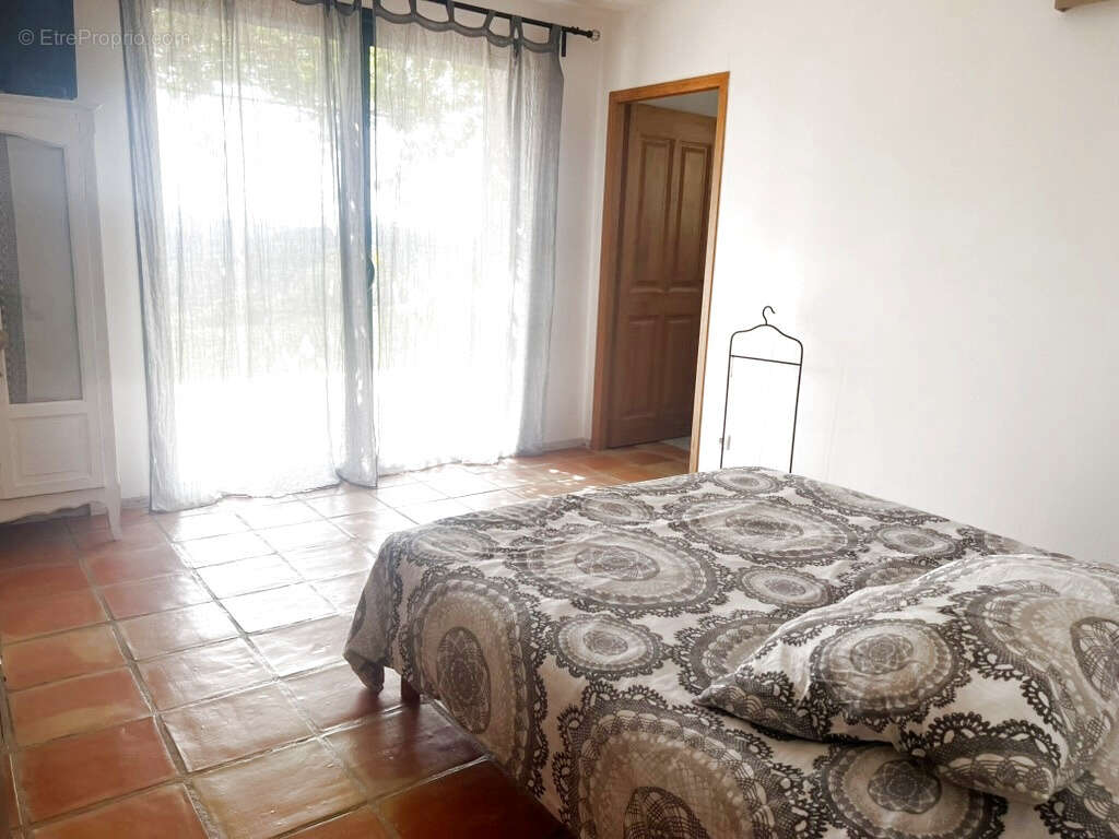 Maison à BESSE-SUR-ISSOLE