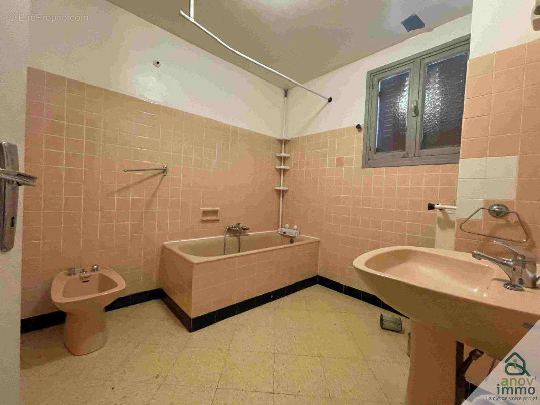 Maison à SAINTE-GENEVIEVE-SUR-ARGENCE