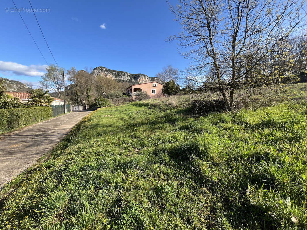 Terrain à SAINT-BAUZILLE-DE-PUTOIS