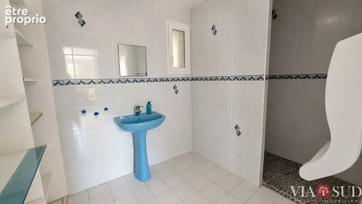 À puissalicon  une propriété atypique aux multiples possibilités ! - photo 12