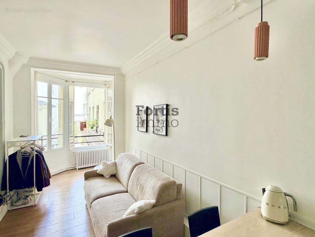 Appartement à PARIS-1E