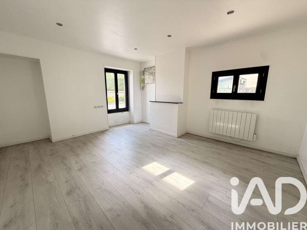 Maison 100 m² à Ville-Saint-Jacques  - photo 6