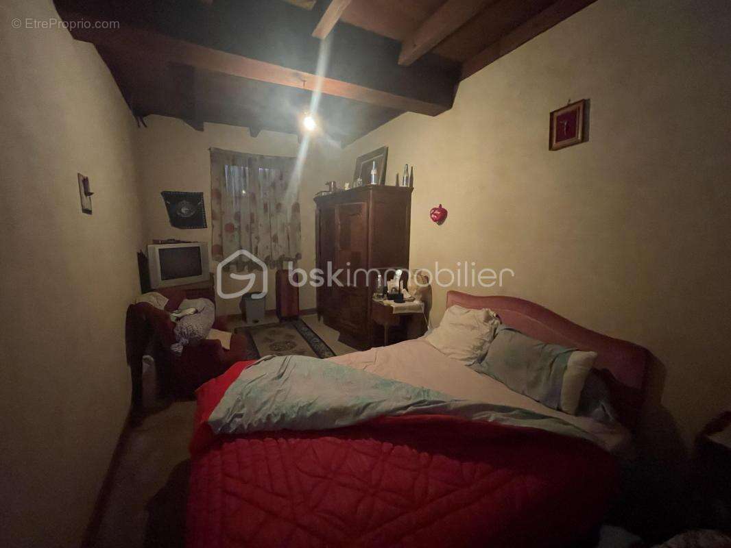  maison en pierre avec dépendance  –  potentiel – 109 000 € négociable - photo 11