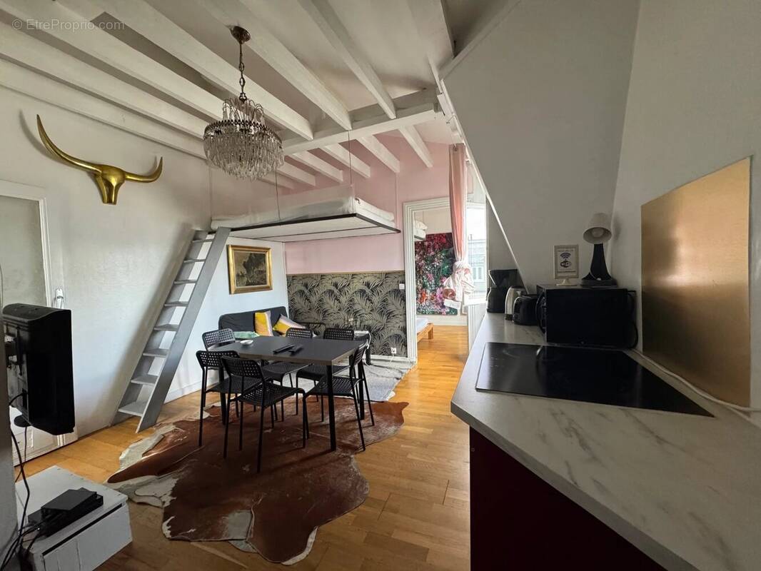 Appartement à PARIS-18E