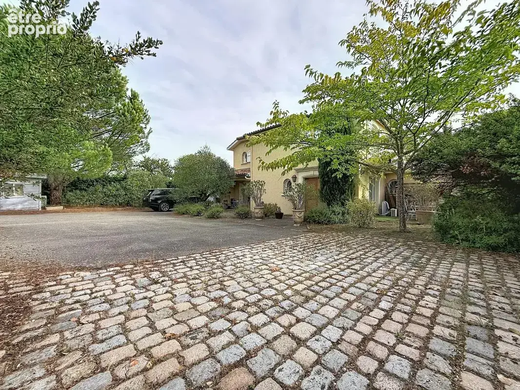 Maison - 5 Chambres - 1 Bureau - Buanderie - 2 Caves - Garage - Véranda - Piscine - Jardin - Proche toutes commodités - photo 3